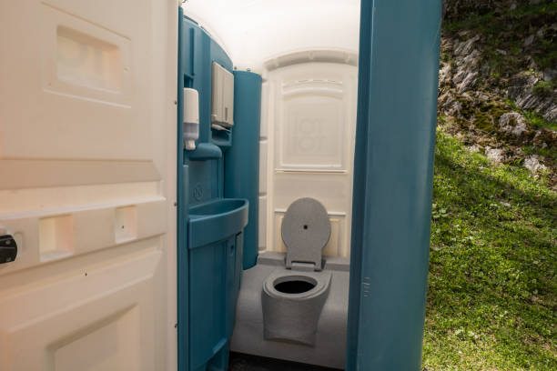 Professional porta potty rental in East Niles, CA